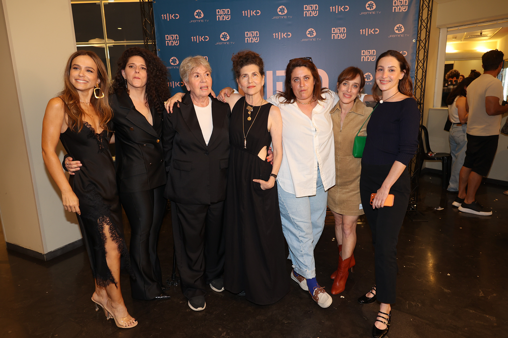 בא לנו לפתוח קבוצת ווטסאפ איתכן (צילום: רפי דלויה)  השקת הסדרה מקום שמח