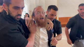 מפגינים חרדים התפרצו לדיון, השופטים נזפו במדינה