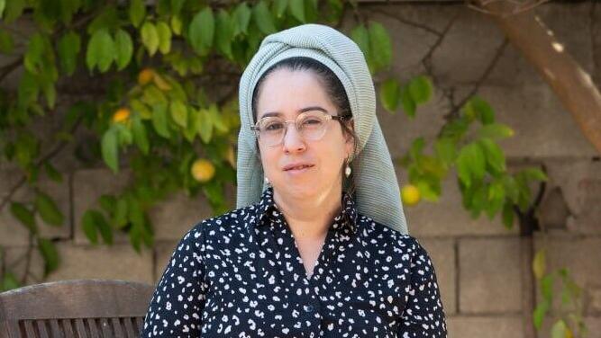 נועה מבורך אברבוך, אשת מילואימניק מובילת ארגון "שותפות לשירות". נלחמת למען השוויון בנטל