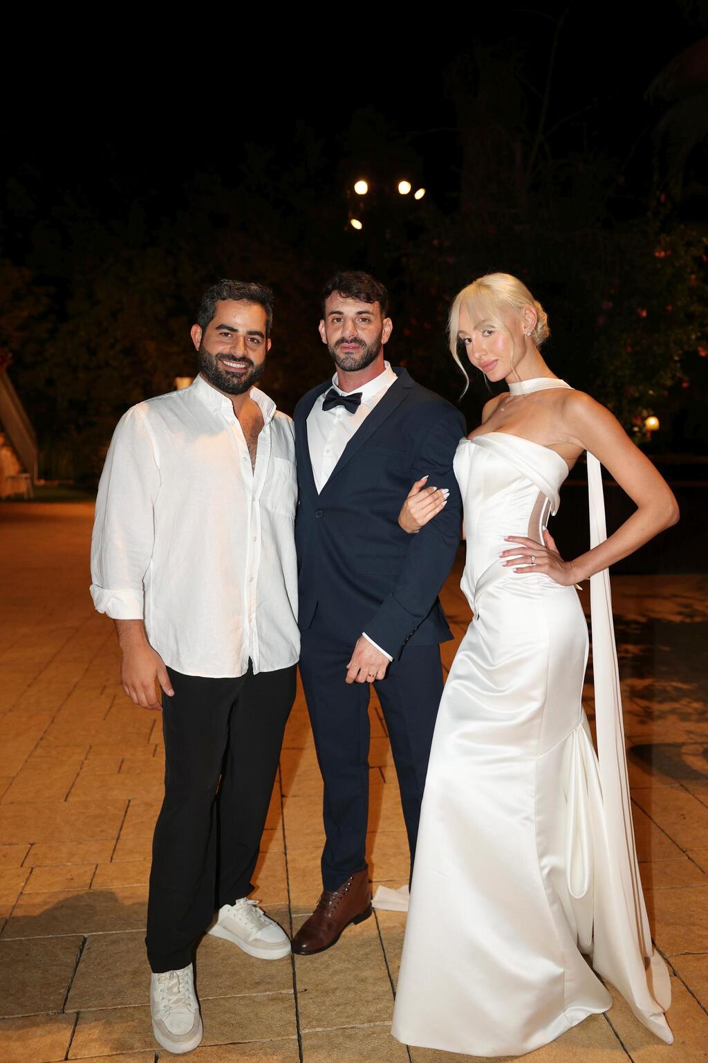 עושה לך חשק להתחתן? משה כורסיה עם החתן והכלה, נאור יזדן ומישל מיטל סימון (צילום: אור גפן)  חתונה נאור יזדן