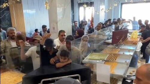 עזתים חוזרים לחיי שגרה