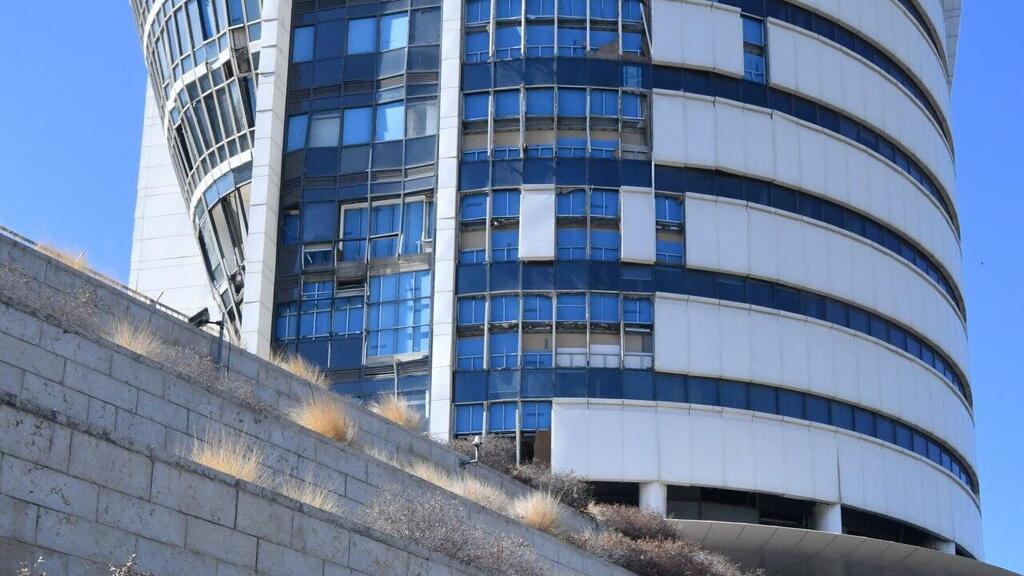 בניין הטיל בחיפה, בו ישבה פרקליטות מחוז חיפה, נפגע מטיל איראני במהלך המלחמה