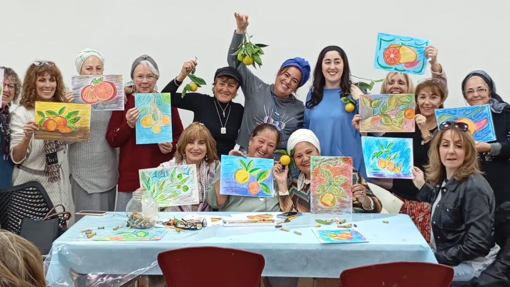 Новые репатрианты на семинаре в преддверии осенних праздников (Фото: отдел алии и интеграции в мэрии Нетании) Новые репатрианты на семинаре в преддверии осенних праздников