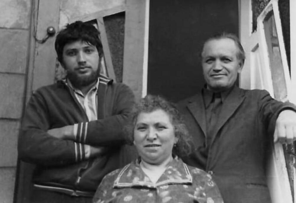 Авигдор Либерман в молодости с родителями (Фото из личного архива) Авигдор Либерман