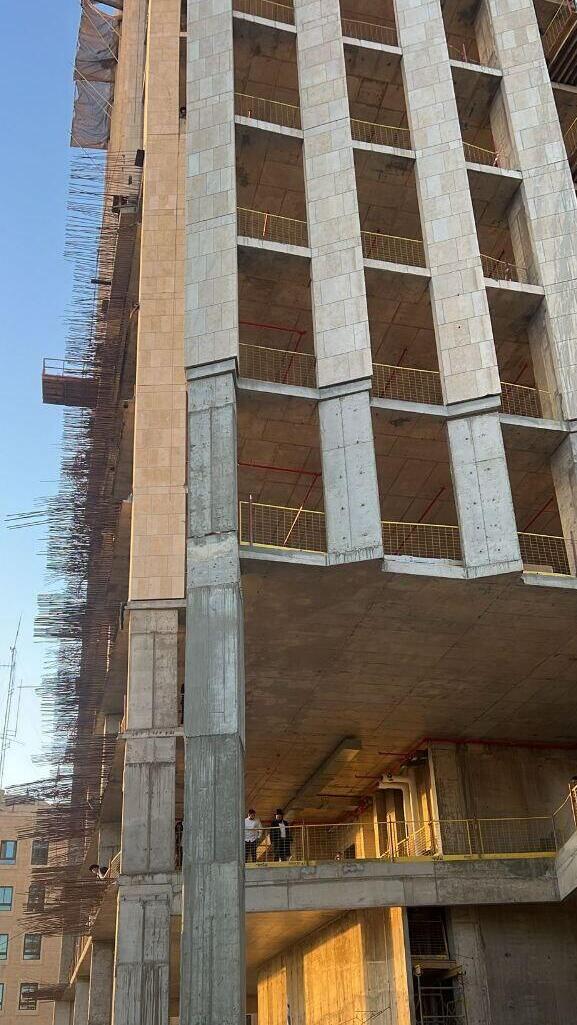 Здание, с которого упал подросток נער נפל מגובה בעצרת בירושלים