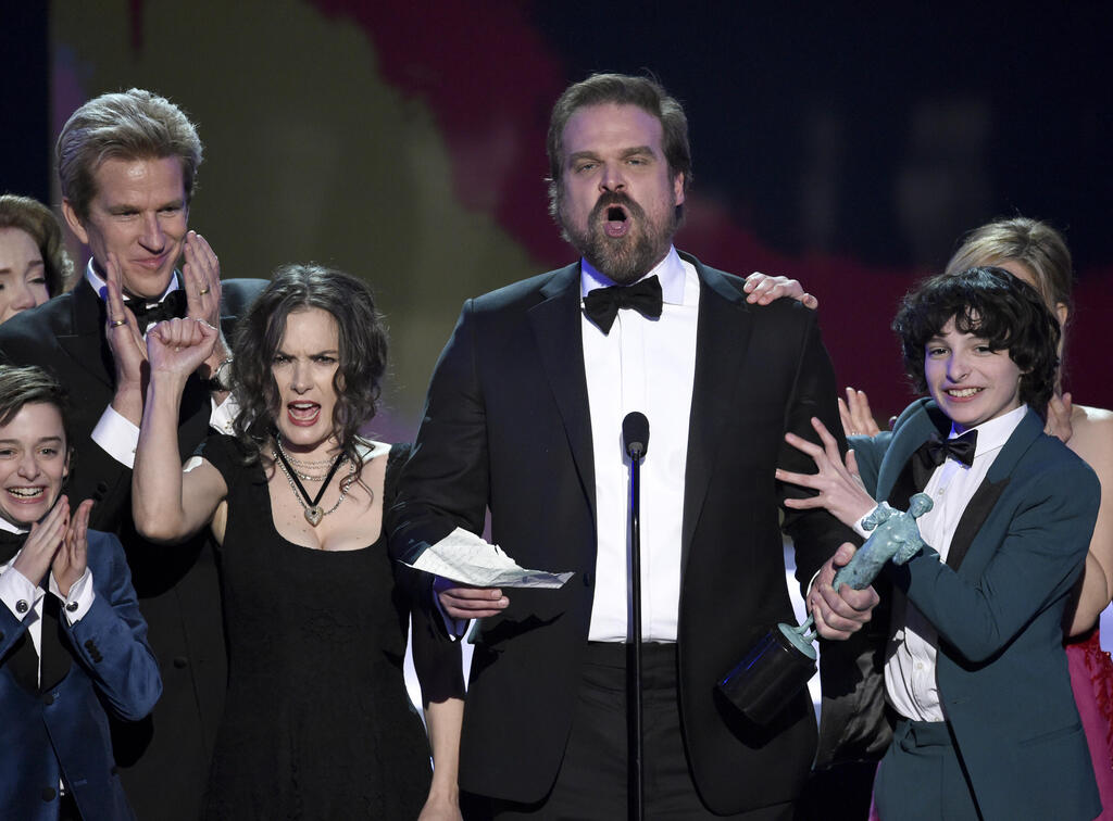 David Harbour and the cast of Stranger Things (Photo: AP/Chris Pizzello) דייויד הארבור