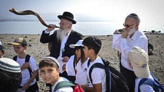 תוקעים בשופרות