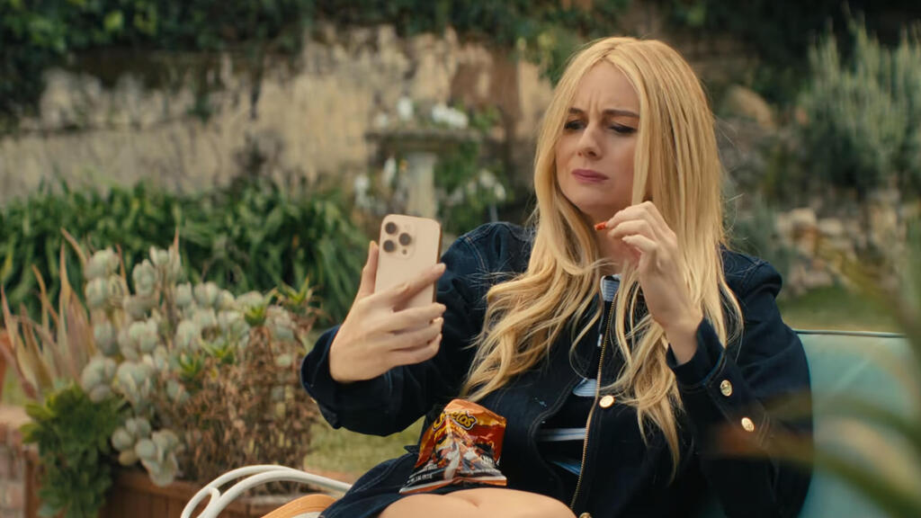 Сцена из сериала "Никто этого не хочет" 