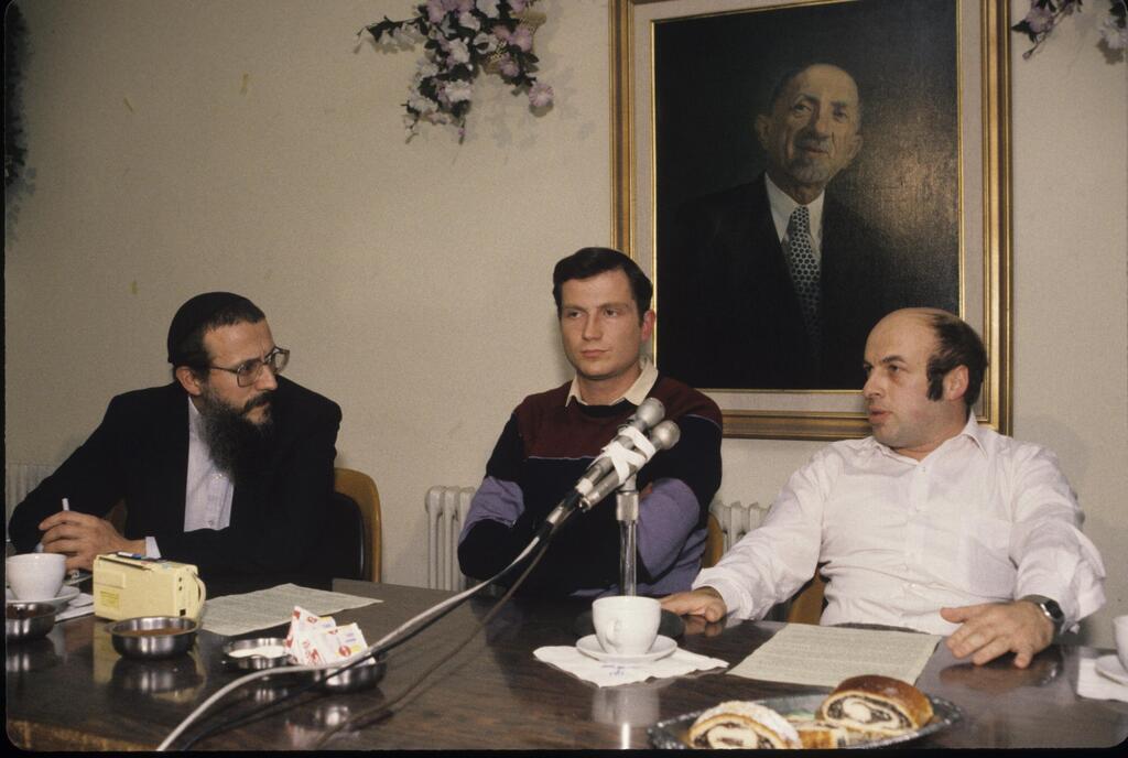 Узники Сиона Натан Щаранский, Юлий Эдельштейн и Иосиф Менделевич на пресс-конференции в Израиле в 1987 году (Фото: Давид Рубингер ) Узники Сиона Натан Щаранский, Юлий Эдельштейн и Иосиф Менделевич