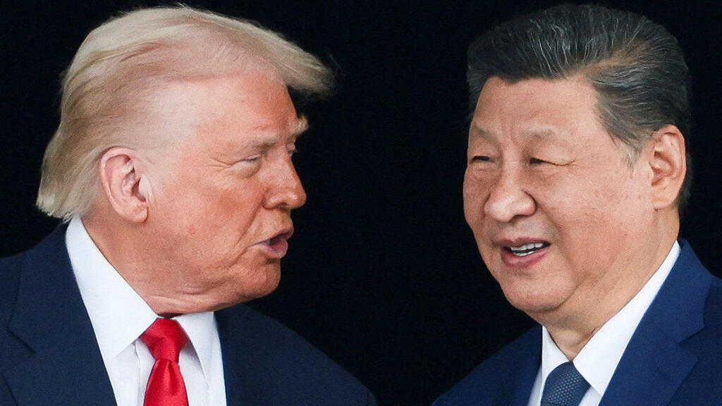 נשיא ארה"ב דונלד טראמפ ו נשיא סין שי ג'ינפינג בפסגה בעיר בוסאן ב דרום קוריאה