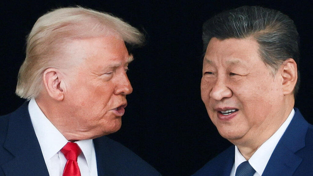 US President Donald Trump and Chinese President Xi Jinping at a summit in South Korea (Photo: Evelyn Hockstein/Reuters) נשיא ארה"ב דונלד טראמפ ו נשיא סין שי ג'ינפינג בפסגה בעיר בוסאן ב דרום קוריאה