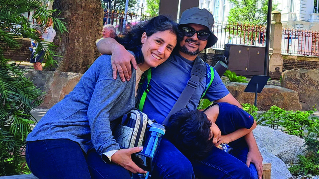 עם בעלה, ד"ר קרטיק אינבסקר