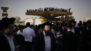 רבבות בי-ם בעצרת נגד הגיוס: מפגינים תקפו עיתונאית