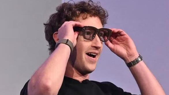 אפל, מטא ו-OpenAI בקרב על המכשיר הבא