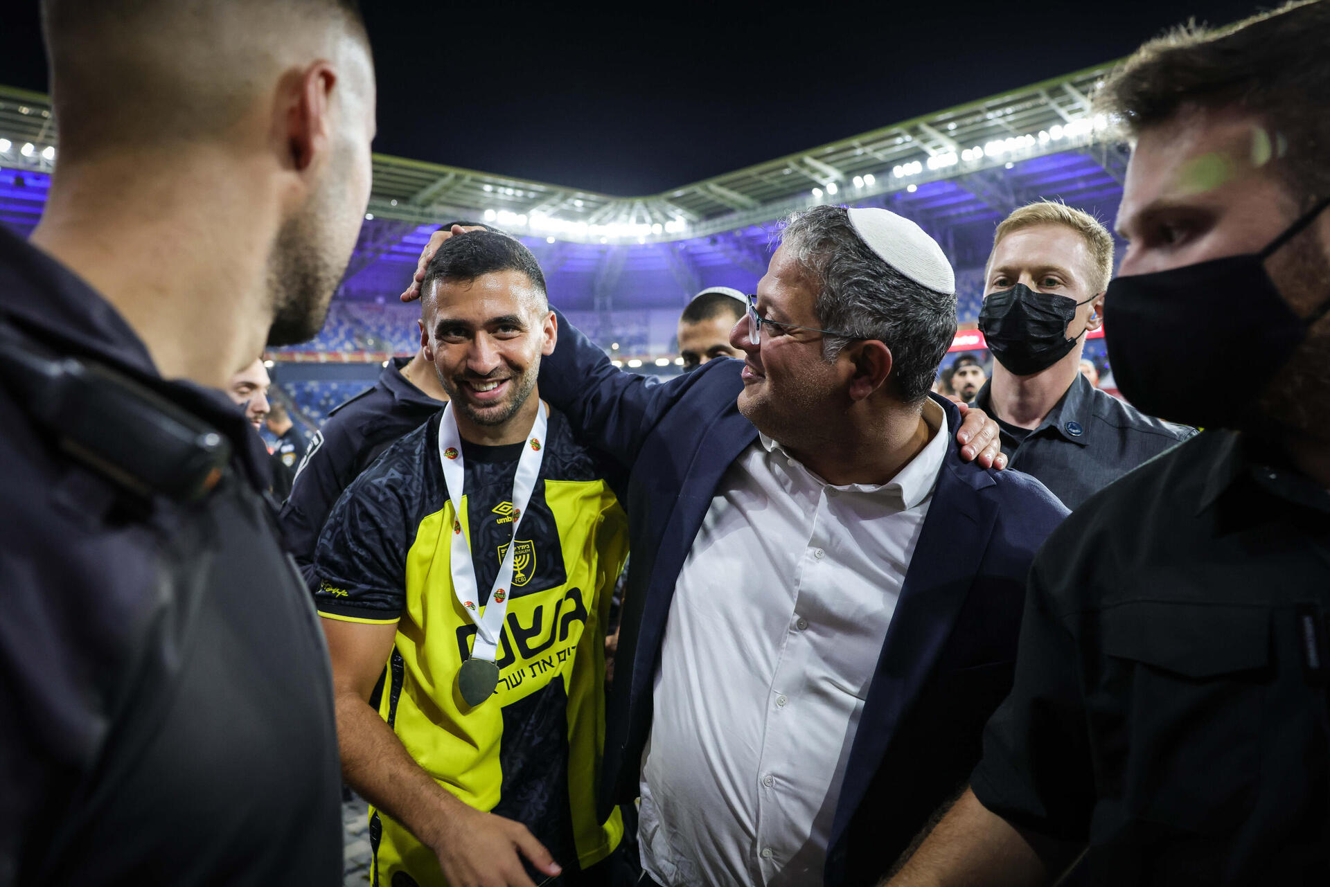 השר והספורט. בן גביר חוגג את הניצחון של בית"ר בגמר גביע הטוטו  