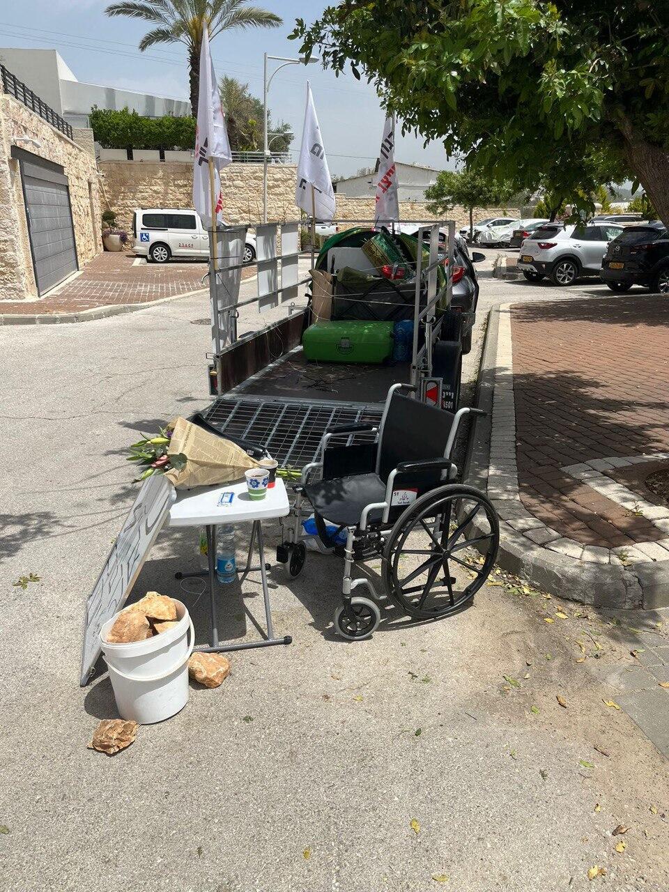 המקום בו התגורר ויטל מישייב במשך שנה מול ביתה של ראש אגף השיקום, שם גם הצית את עצמו