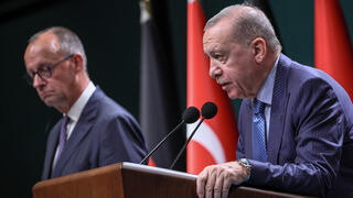 מסיבת העיתונאים של  ארדואן נשיא טורקיה ופרידריך מרץ קאנצלר גרמניה