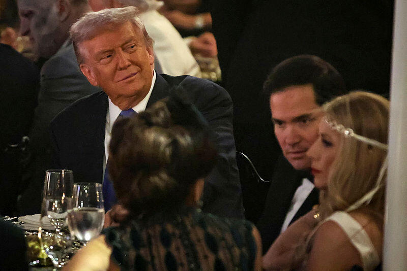 Trump at Halloween party with Marco Rubio (Photo: Samuel Corum/Getty Images) נשיא ארה"ב ארצות הברית דונלד טראמפ מסיבה האלווין ליל כל הקדושים מאר-א-לאגו מרקו רוביו