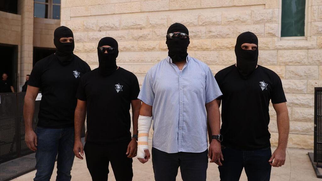 Подозреваемые бойцы "Силы 100" (Фото: Алекс Коломойский) נאשמי כוח 100 מגיבים לפרשת הפצ"רית