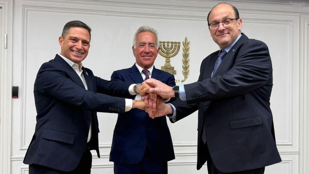 מימין לשמאל: פרופ' שלומי קודש, סילבן אדמס, רוביק דנילוביץ'