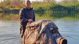 צלם הטבע ניסים לוי עם המסתור הצף