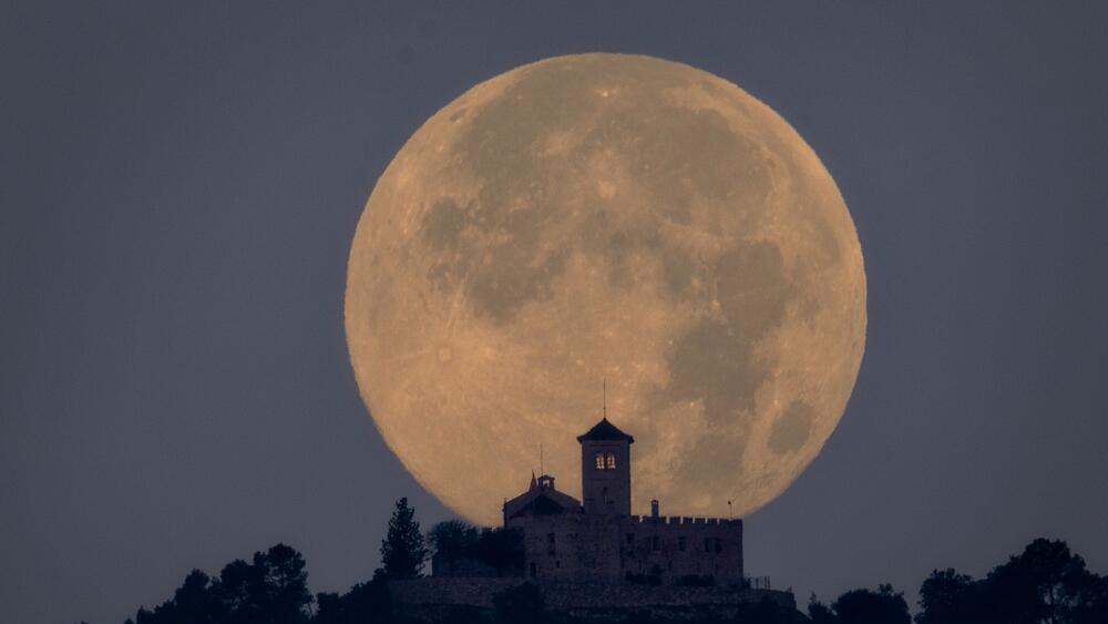 ירח-על בחודש נובמבר אשתקד