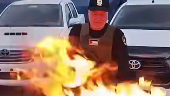  אל-אסטל שורף את דגל חמאס ומאיים על ארגון הטרור