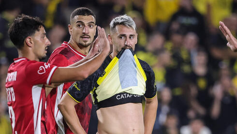 גיא מזרחי ומיגל ויטור חוגגים, עומר אצילי מאוכזב