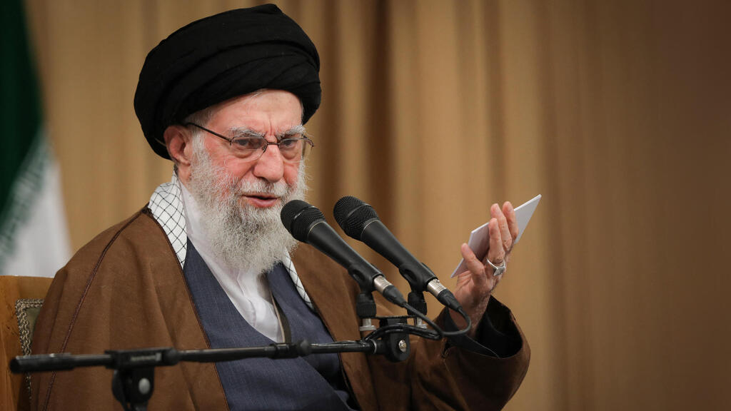Ordered to ‘crush the protests by any means necessary’. Khamenei (Photo: KHAMENEI.IR / AFP, West Asia News Agency)/Handout via Reuters) חמינאי נואם בפני סטודנטים בטהרן