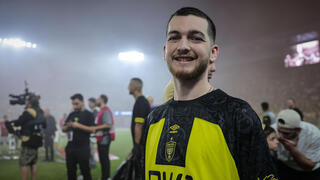 שורד השבי בר קופרשטיין לפני המשחק של בית"ר ירושלים נגד הפועל באר-שבע