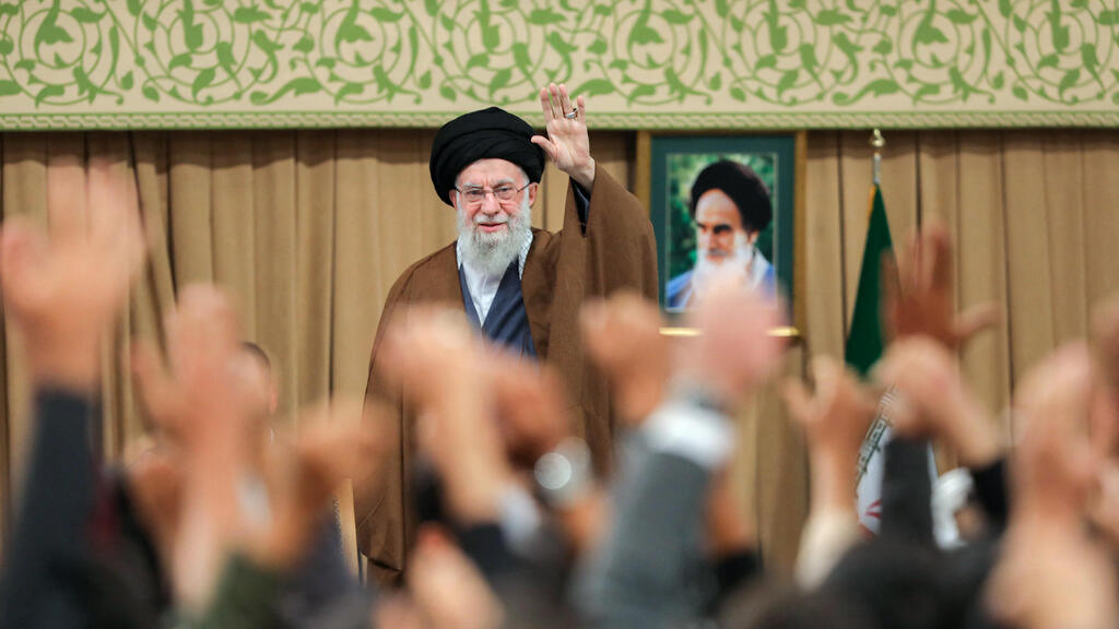 Khamenei addresses students in Tehran (Photo: Khamenei.IR / AFP, West Asia News Agency)/Handout via Reuters) חמינאי נואם בפני סטודנטים בטהרן