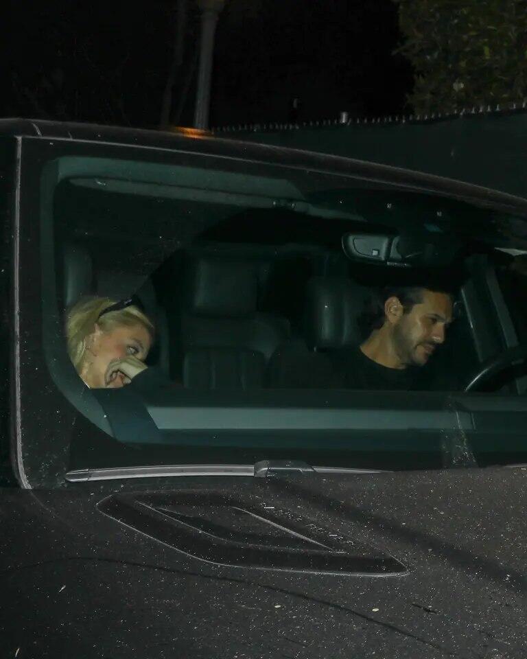 לא לפנות אליה (בקגריד) סידני סוויני עם האקס ג'ונתן דווינו