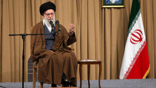 חמינאי נואם בפני סטודנטים בטהרן