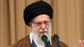 חמינאי נואם בפני סטודנטים בטהרן