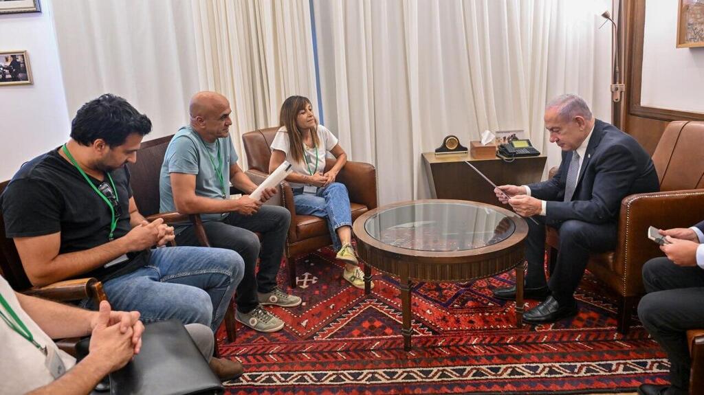 Hamami's family meeting with Prime Minister Benjamin Netanyahu (Photo: Kobi Gideon/ GPO) ראש הממשלה בפגישה עם משפחת חממי בחודש אוגוסט