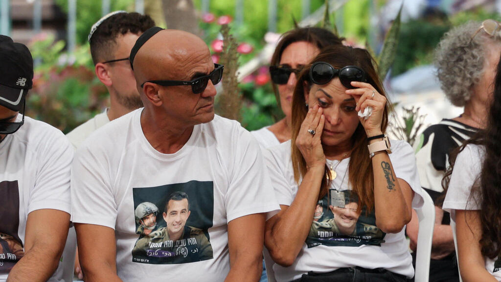 Asaf Hamami's parents (Photo: Reuters/Nir Elias) הלווייתו של אל"מ אסף חממי ז"ל