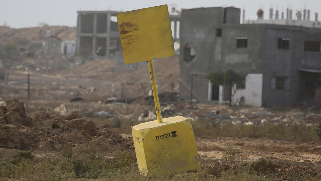 'The Yellow Line' in al-Bureij (Photo: Bashar Taleb / AFP) "הקו הצהוב" באל-בורייג'