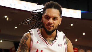 שחקן אוניברסיטת יוסטון עמנואל שארפ