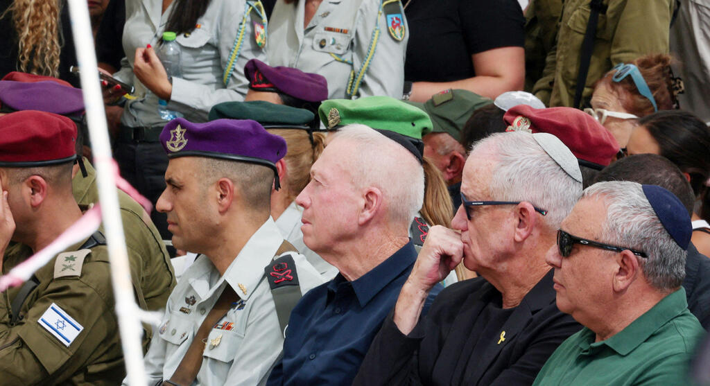 Former Defense Minister Yoav Gallant, and former IDF chiefs, Benny Gantz and Gadi Eisenkot (Photo: Reuters/Nir Elias) הלווייתו של אל"מ אסף חממי ז"ל
