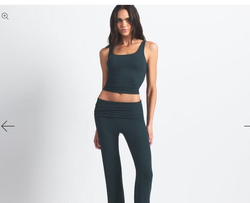 Photo: SKIMS בגדי ספורט של סקימס