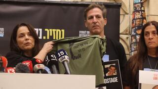 אימו של איתי חן חושפת את החולצה שאיתה הוחזר בארון