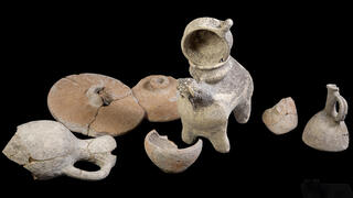 מכלול כלי הפולחן שנתגלה בחפירת רשות העתיקות