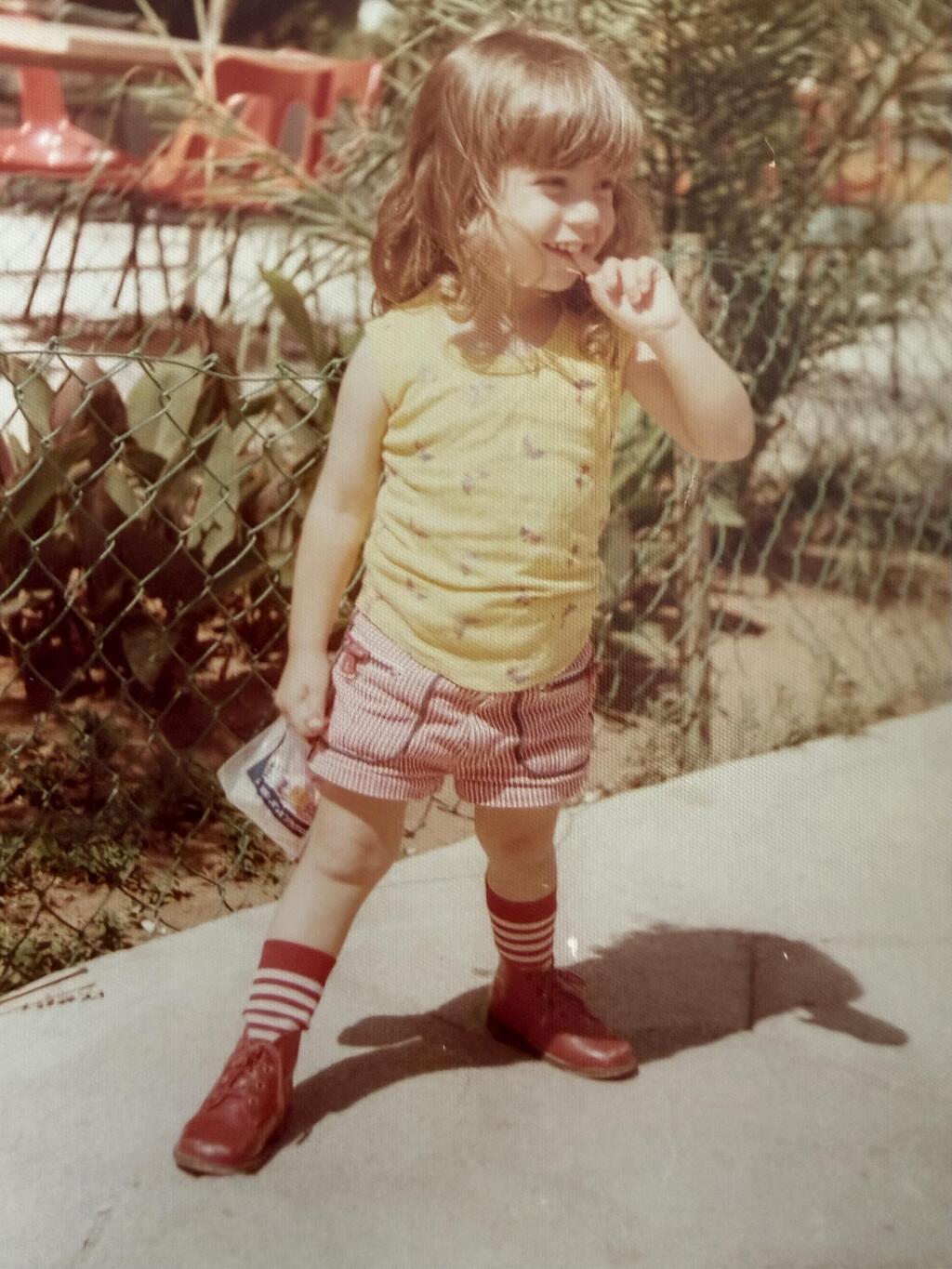 אביבית בילדותה