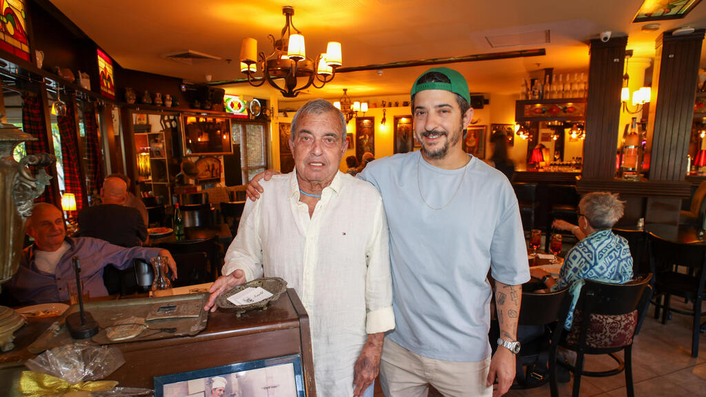 מייק בניש ואבא שלו יואב