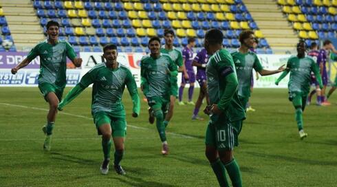 שחקני מכבי חיפה חוגגים