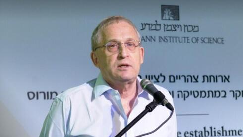 פרופ' צבי ארטשטיין במעמד חנוכת בית הספר למחקר במתמטיקה במדרשת פיינברג 