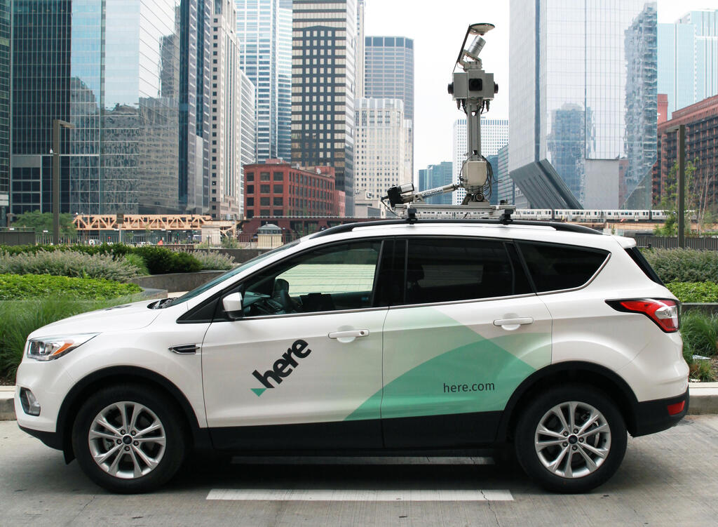 HERE's mapping vehicle (HERE) רכב הצילום של HERE
