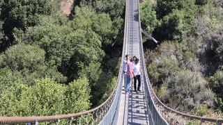 נשר, הגשר התלוי. גם הילדים נהנים