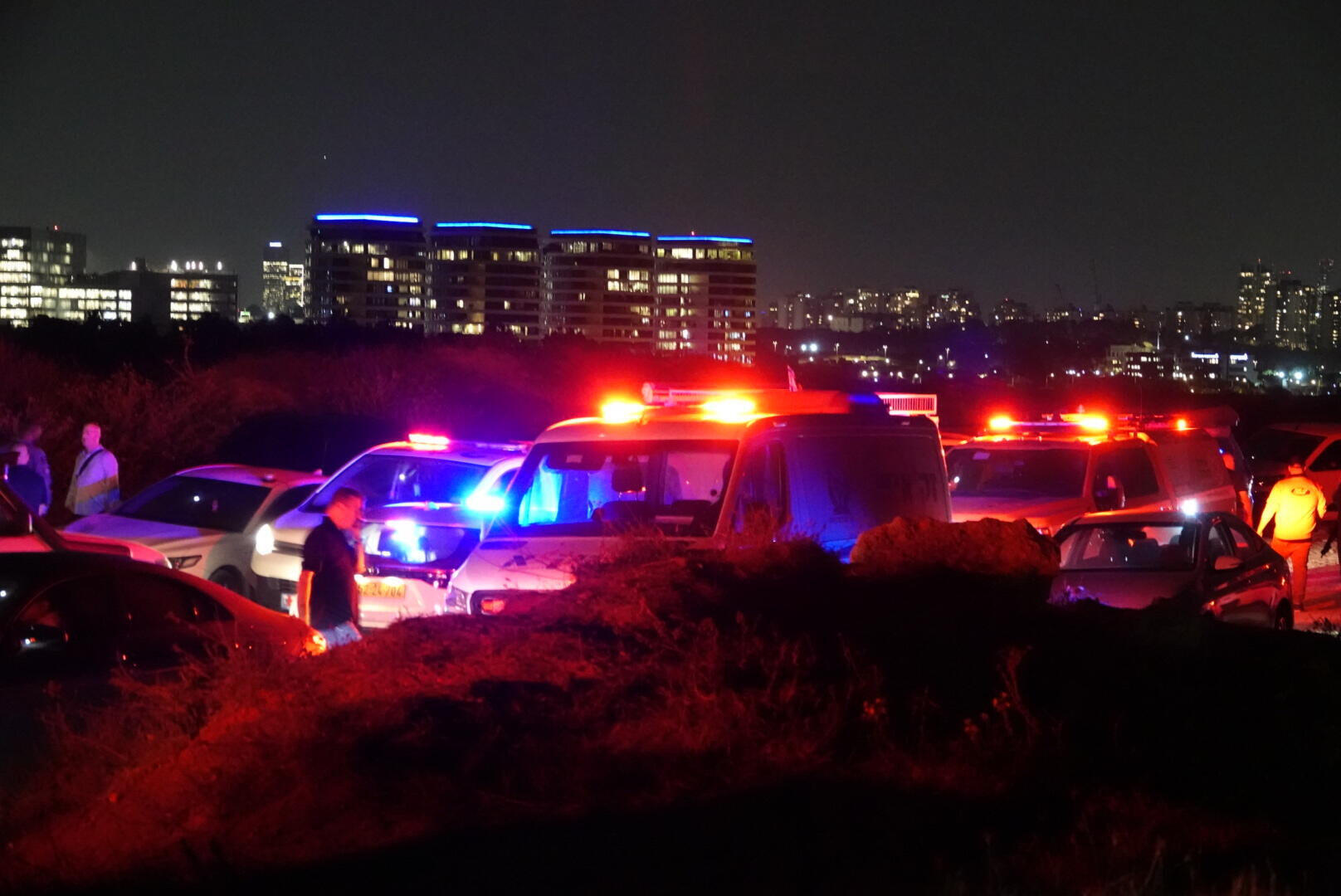 חיפושים בחוף הצוק אחרי הפצ"רית יפעת תומר-ירושלמי, שנעלמה, אותרה בריאה ושלמה ונעצרה 