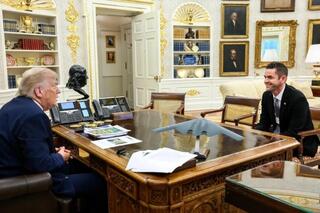 שוב ביחד? אייזקמן עם הנשיא טראמפ בחדר הסגלגל בבית הלבן 